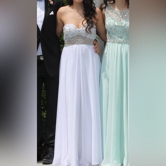 Wedding or Prom dress - Picture 1 of 6